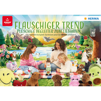 Flauschige Plüschtiere und Kinder, die mit ihnen spielen, umgeben von einer bunten, natürlichen Landschaft. Werbung für AURORA-Produkte.