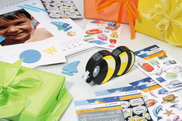 Fotokalender gestalten- HERMA Sticker, Klebebiene