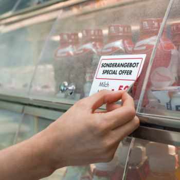 Ablösbares Etikett auf Glasscheibe