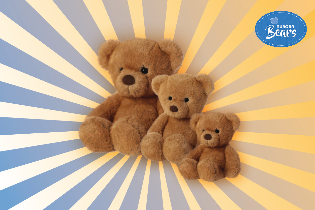 Drei Plüschbären in verschiedenen Größen, sitzend auf einem strahlenden Hintergrund in Blau- und Gelbtönen.