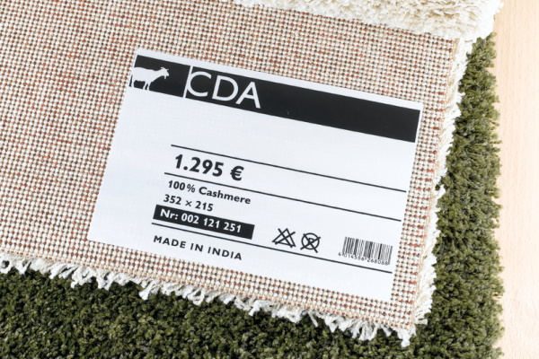 Teppich ausgezeichnet mit bedrucktem Textiletikett