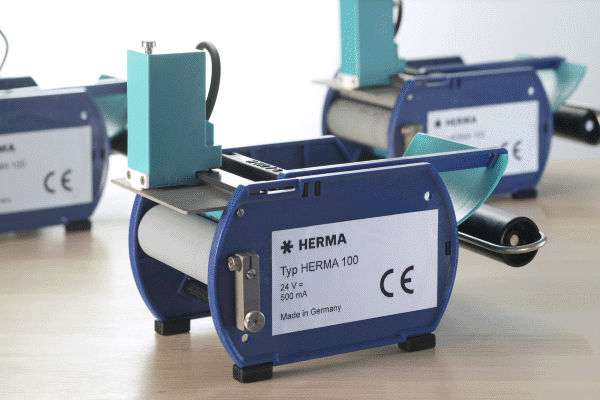 Etikettiermaschine mit Typenschild
