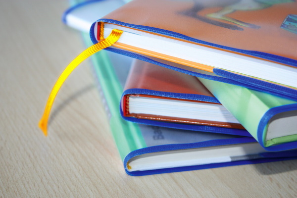 HERMÄX Buchschoner Bücherstapel