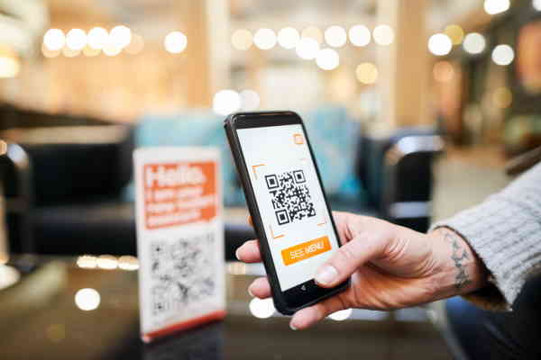 QR-Code im Restaurant scannen
