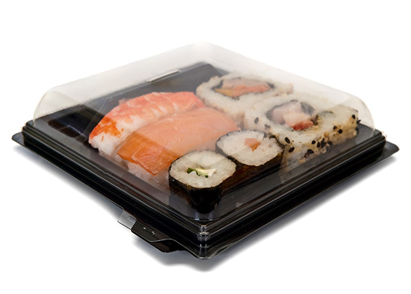 Lebensmittel-Etikettierung von Sushi in Plastikboxen