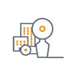 Grafische Darstellung eines Standorts mit Gebäuden und einem Standortmarker in orange und grau.