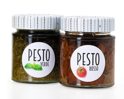 Etiketten Pesto auf Gläsern im Privatbereich