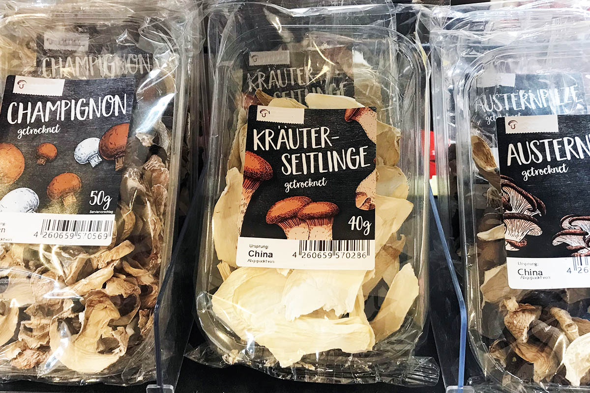 Rollenetiketten im Digitaldruck online bestellen: Verpackungen mit getrockneten Pilzen (Champignon, Kräuterseitlinge und Austernpilze), mit digital gedruckten Etiketten
