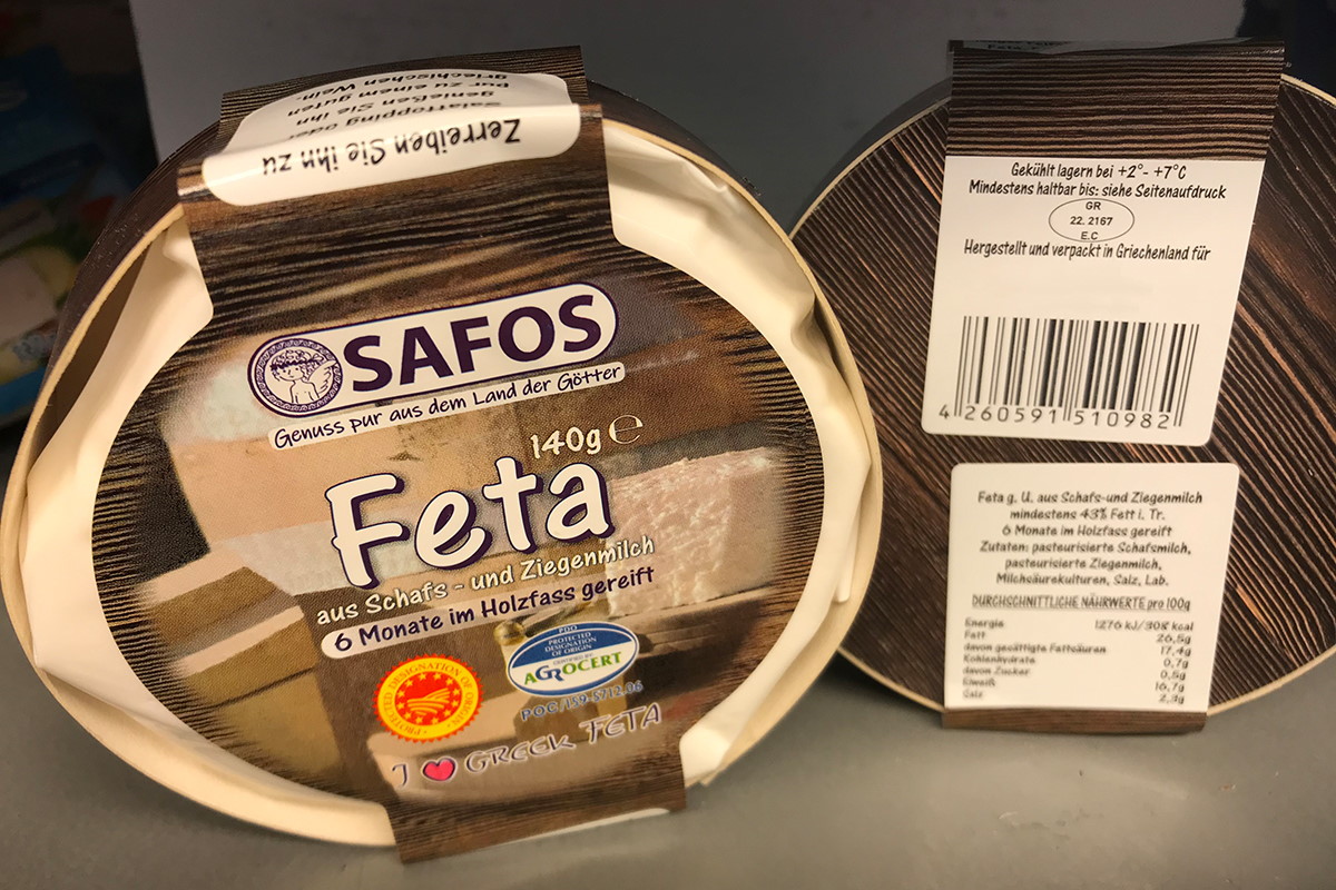 Lösungen Lebensmittel: Two-in-one Produkt- und Verschlussetikett, farbig vorbedruckt, nachträglich thermotransferbedruckt mit Inhalt, MHC, Barcode, auf Käseverpackung