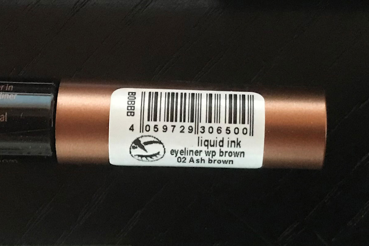 Lösungen Pharma- und Kosmetik: Etikettierung von Kosmetikstiften und Hülsen von Lippenstift und Mascara mit Barcode-Etiketten