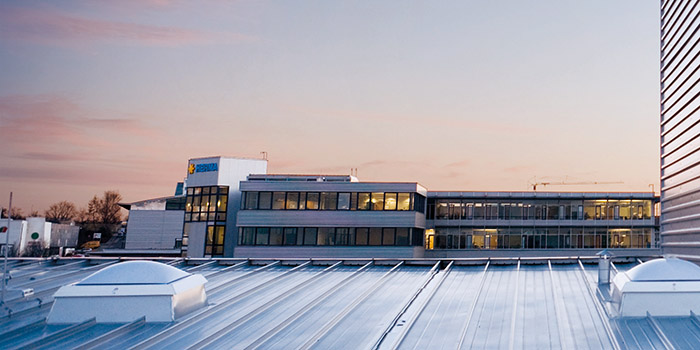 HERMA Gebäude im Sonnenuntergang