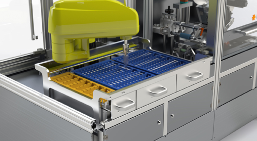 Automatisierte Laborvorrichtung mit einem gelben Roboterarm, der eine blaue und eine gelbe Ablage für Proben oder Materialien bearbeitet.