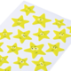 Gelbe Sternaufkleber mit verschiedenen Gesichtsausdrücken auf einem weißen Hintergrund.
