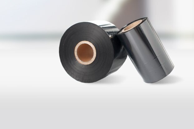 Mehrere schwarze Thermotransferbänder (TT-Bänder), Querformat