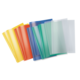 Bunte Kunststoffordner in verschiedenen Farben, darunter Gelb, Rot, Blau, Grün und Transparent, angeordnet in einer Reihe.