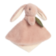 Kuschelhase mit langen Ohren und einem weichen, beigen Körper. Das Spielzeug hat eine grüne Etikette.