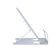 Ein verstellbarer, weißer Laptop-Ständer in seitlicher Ansicht, der eine geneigte Position für bessere Ergonomie bietet.