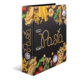 Ein Rezeptbuch mit dem Titel "Pasta", umgeben von verschiedenen Pasta-Sorten und Zutaten wie Tomaten und Gewürzen.