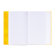 Ein offenes kariertes Notizbuch mit gelbem Einband, das leere Seiten zeigt.