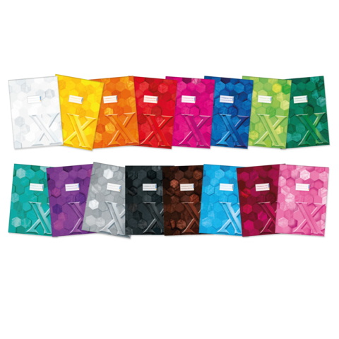 Eine Reihe von Notizheften in verschiedenen Farben, darunter Weiß, Gelb, Orange, Pink, Grün, Blau, Lila, Schwarz und Braun, angeordnet in einer Linie.