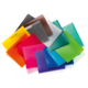 Bunte Kunststoffhüllen in verschiedenen Farben, übereinander gestapelt, zeigen eine Vielfalt an transparenten und undurchsichtigen Oberflächen.