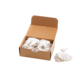 Eine offene Kartonbox mit weißen, runden Stoffstücken und mehreren kleinen Etiketten daneben.