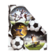 Verschiedene Fußballspieler in Aktion, umgeben von Fußballen und dynamischen Szenen auf dem Spielfeld.