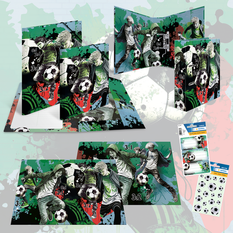 Eine Sammlung von Schulheften und Aufklebern mit Fußballmotiven und grafischen Illustrationen von Spielern in Aktion.