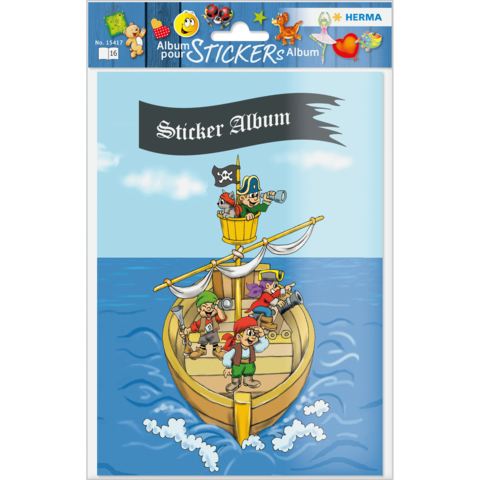 Ein Stickeralbum mit einem Piratenschiff, auf dem mehrere Piraten stehen, darunter einer mit einem Fernrohr.