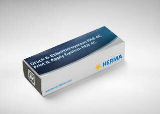 Verpackung eines Druck- und Etikettiersystems mit der Aufschrift "HERMA" und einem QR-Code auf der Seite.
