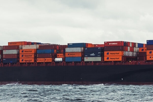 Seewasserfeste Etiketten im Einsatz auf Container auf einem Containerschiff