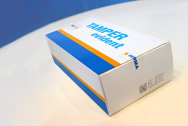 Tamper Evident Etikett auf HERMA-Verpackung, Originalverschluss, Querformat
