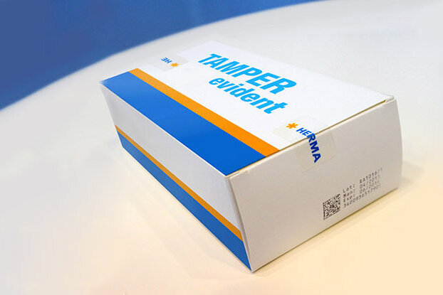 Tamper Evident Etikett auf HERMA-Verpackung, Originalverschluss, Querformat