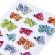 Bunte Glitzer-Schmetterlingsaufkleber in verschiedenen Farben und Designs auf einem weißen Hintergrund angeordnet.