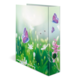 Ein Ordner mit einem bunten Design, das Schmetterlinge und Blumen auf einem grünen Hintergrund zeigt.