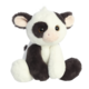 Kuscheltier in Form einer Kuh mit weißen und braunen Flecken, großen Augen und einem freundlichen Gesicht, sitzt aufrecht.