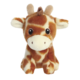 Plüschgiraffe mit braunem und beigem Fell, großen Augen und kleinen Hörnern, sitzt aufrecht und schaut direkt in die Kamera.