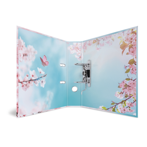 Ein Ordner mit einem blauen Hintergrund und blühenden Kirschblüten, der eine Ringmechanik in der Mitte zeigt.