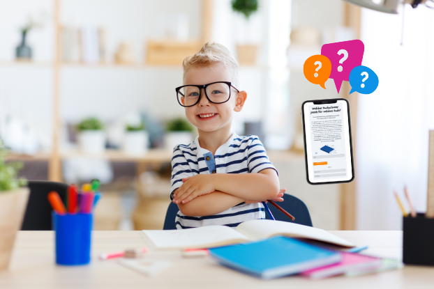 Junge mit Brille und dem Buchschoner-Finder