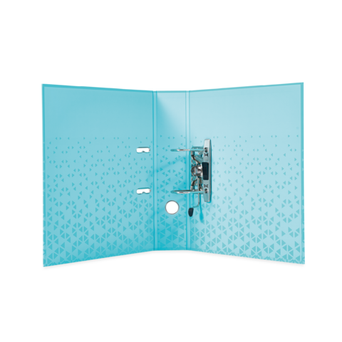 Tür mit blauer Oberfläche und geometrischem Muster, ausgestattet mit einem Türschloss und mehreren Öffnungen.