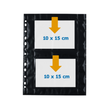 Zwei transparente Fotohüllen mit Platz für Bilder im Format 10 x 15 cm, angeordnet übereinander.