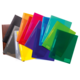 Bunte Kunststoffordner in verschiedenen Farben, angeordnet in einem Überlappungsmuster.