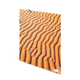 Sanddünen mit wellenförmigen Mustern in verschiedenen Orangetönen.