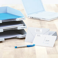 Versandhinweise auf Briefumschlägen