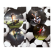 Verschiedene Fußballspieler in Aktion, die verschiedene Techniken und Posen zeigen, umgeben von einem Hintergrund aus Fußballen.