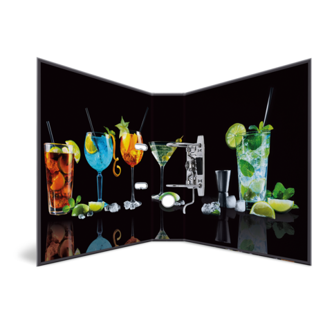 Bunte Cocktails in verschiedenen Gläsern, dekoriert mit Früchten und Kräutern, auf einem dunklen Hintergrund präsentiert.