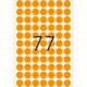 Eine große Zahl "77" in schwarzer Schrift vor einem Hintergrund aus orangefarbenen Punkten.