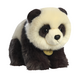Plüschpanda mit runden Augen und einem weichen, schwarz-weißen Fell. Trägt ein kleines Etikett am Hals.