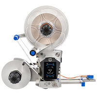 Eine moderne Etikettiermaschine mit zwei Rollen, einem digitalen Display und einem präzisen Steuerungssystem für Etikettenanwendungen.