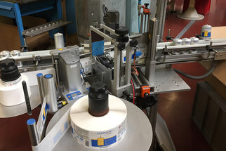 Kerzolin Etiketten in HERMA Etikettierer